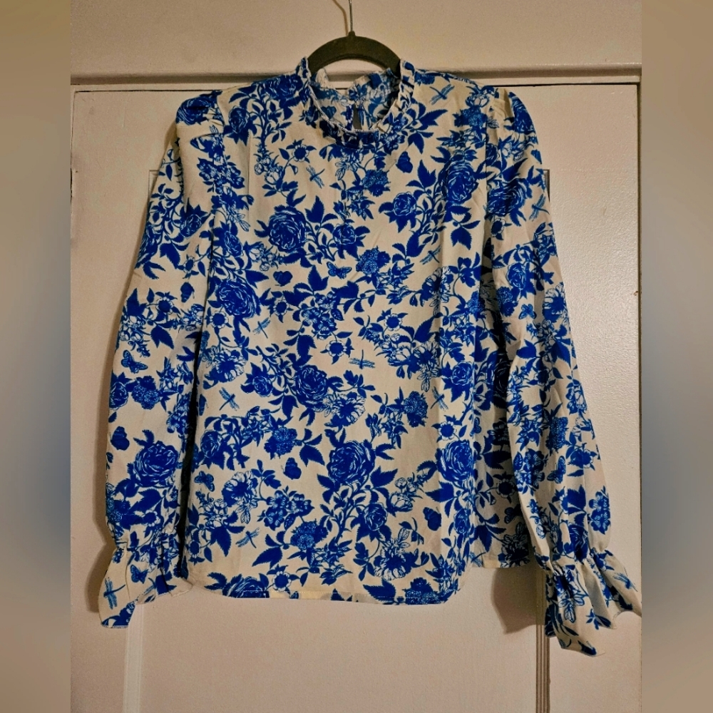 Balloon Sleeve High Collar Blouse with single button loop closure.  Size Small